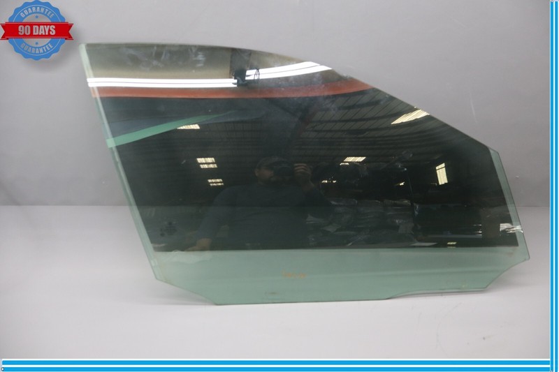 08-14 Mercedes W204 C300 C350 Front Right Passenger Side Door Window Glass Oem
