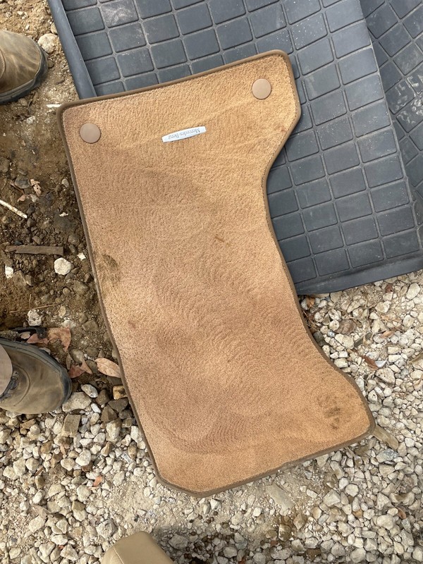 03-09 MERCEDES E63 E350 E320 SW WAGON OEM TAN RH FRONT FLOOR MAT CARPET