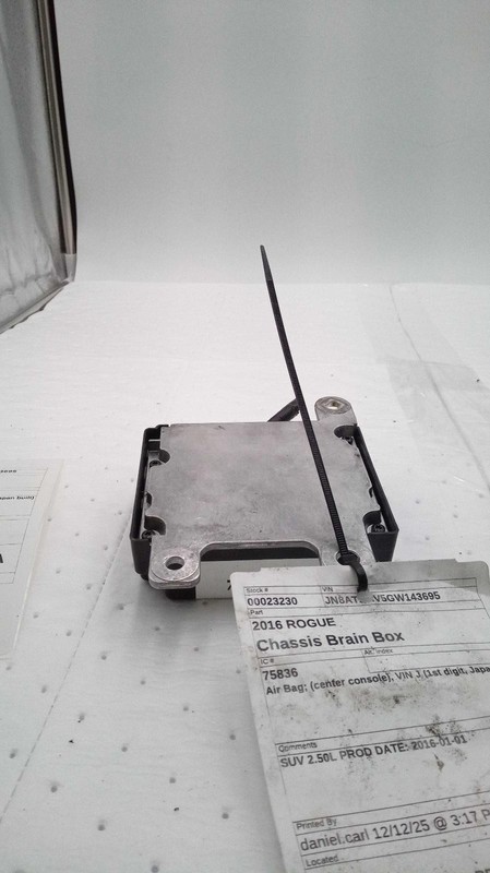 Used Air Bag Module fits: 2016 Nissan Rogue Air Bag center console VIN J 1st dig