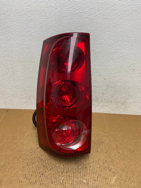 2007 to 2011 GMC Yukon Left Driver LH Side Tail Light AE1522 LK