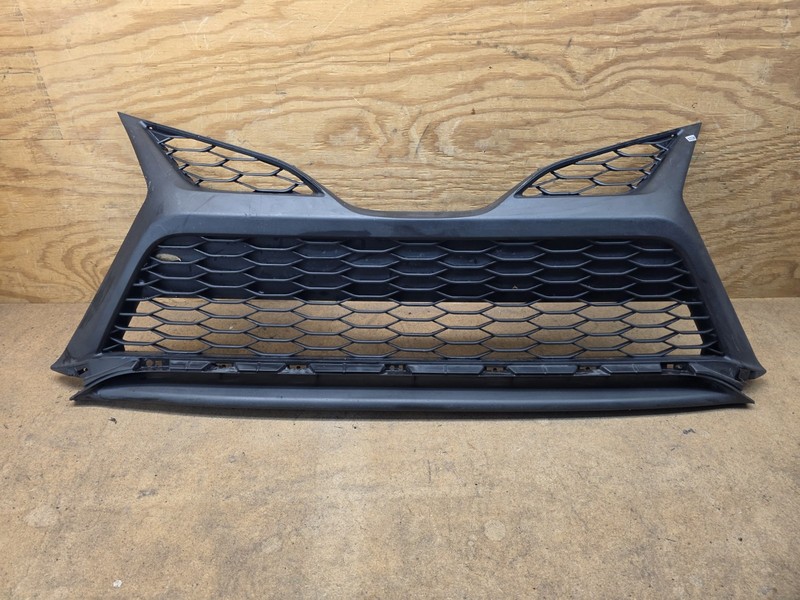2020 2021 Toyota Camry Hybrid SE Front Lower Bumper Grille 5311306160 OEM