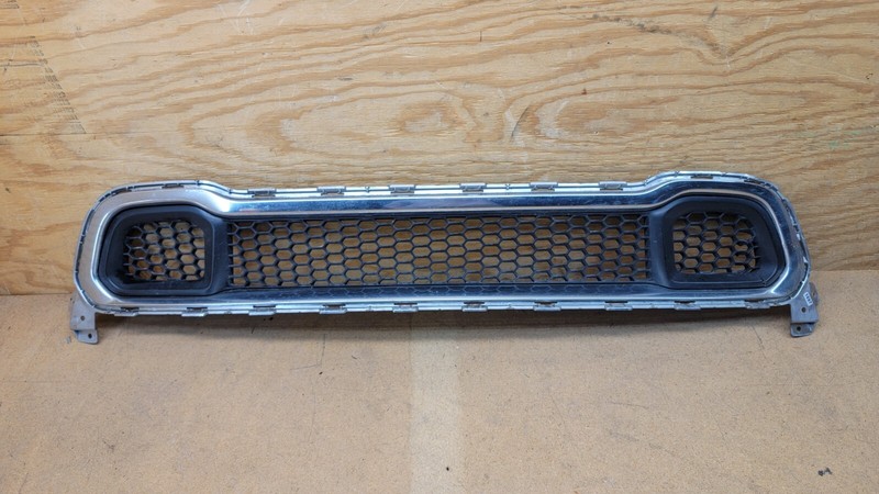 2014 2015 2016 2017 2018 JEEP CHEROKEE FRONT LOWER BUMPER GRILLE OEM 68203216AA