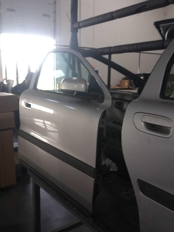 Volvo v70 2004 Right Front Door 104452 4584