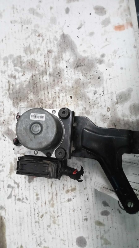 2016 Hyundai Veloster ABS Hydraulic Assembly OEM 589202V480 95K Miles
