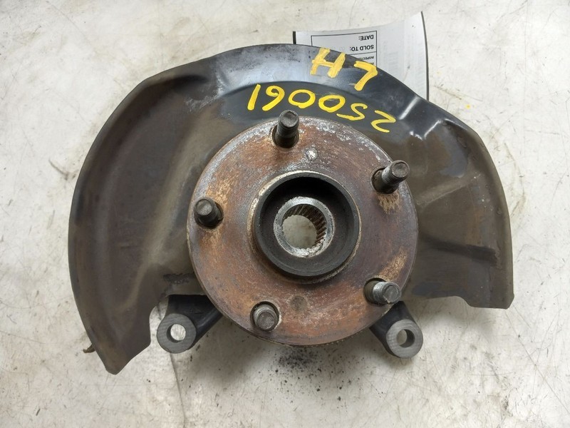 97-01 TOYOTA CAMRY LE FRONT DRIVER LEFT SPINDLE KNUCKLE