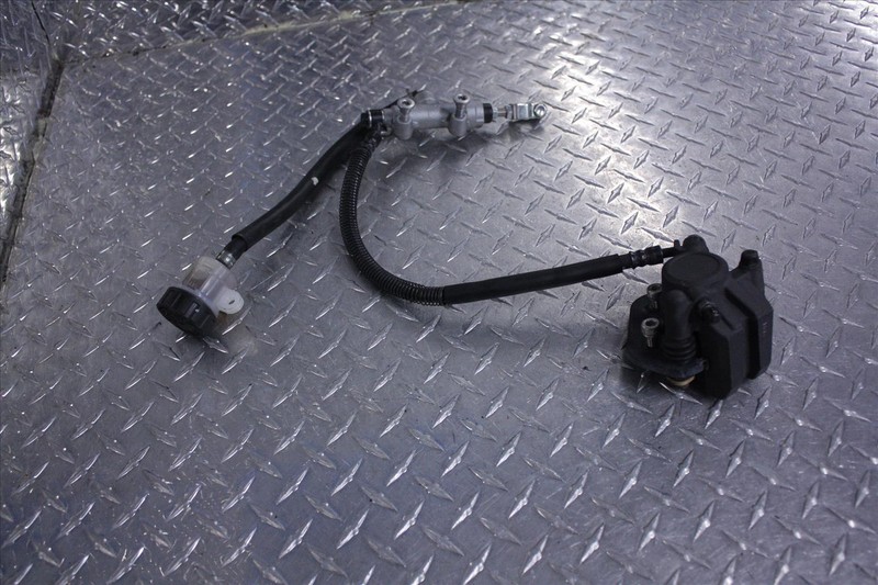 09 KAWASAKI EX 500 NINJA REAR BRAKE CALIPER W/MASTER CYLINDER RESERVOIR EX500