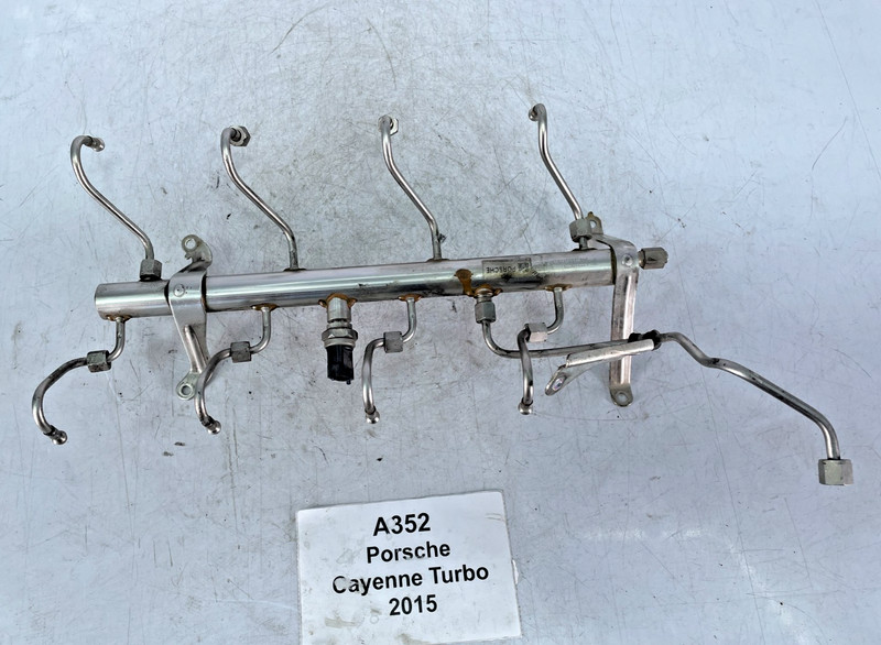 ✅ 2011-2018 OEM Porsche Cayenne Turbo 958 4.8 V8 Fuel Injector Line Rail