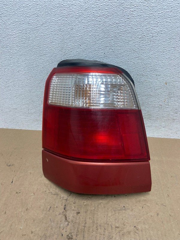 2001 2002 Subaru Forester Left Driver LH Side Tail Light Oem AE6553 LK