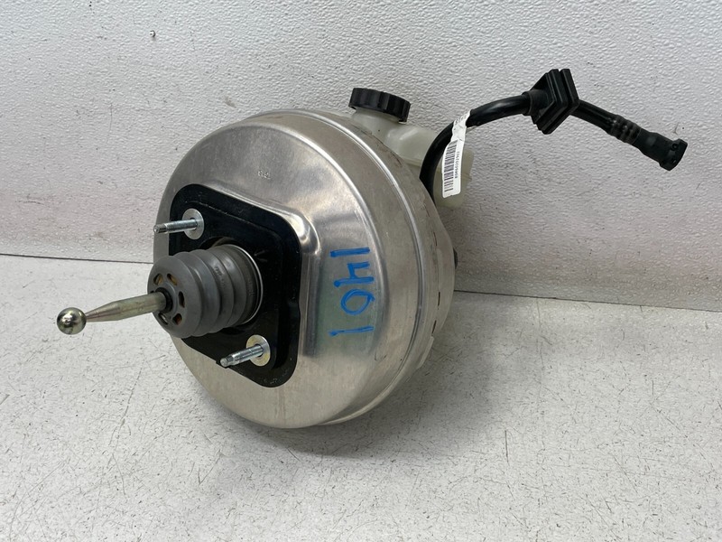 17 18 19 BMW G30 540i 530i Master Cylinder Power Brake Booster Reservoir 1401OEM