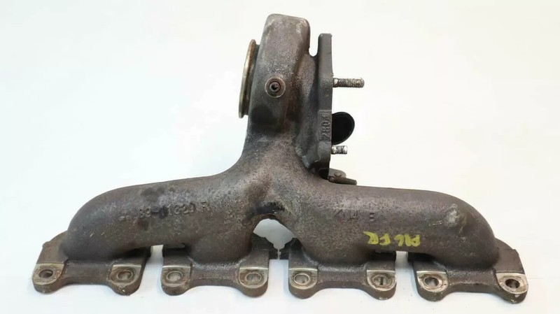 10-16 Porsche Panamera 4.8L Right Exhaust Manifold 94812302571 OEM