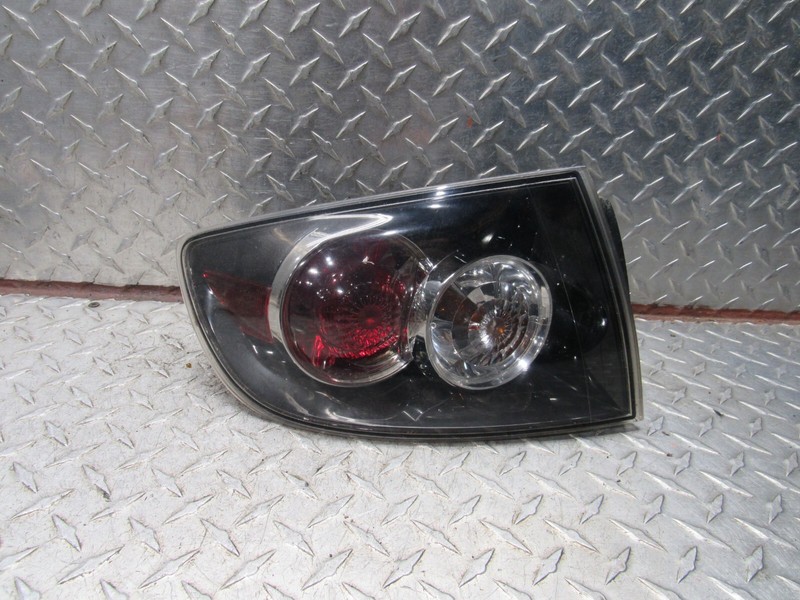 07 08 09 MAZDA 3 LEFT DRIVER REAR QUATER PANEL MOUNTED ,BULB TYPE SDN