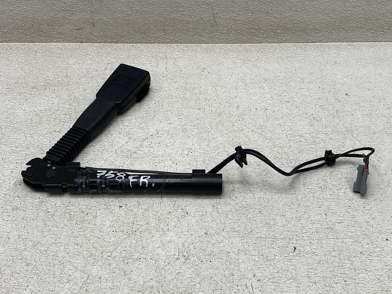 2009-2016 BMW Z4 FRONT RIGHT PASSENGER SIDE SEAT BELT BUCKLE OEM LOT758