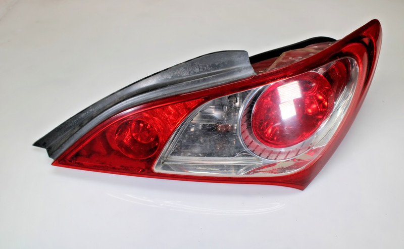 2010-2016 Hyundai Genesis Coupe RH RIGHT PASSENGER Tail Light Assembly Cracks