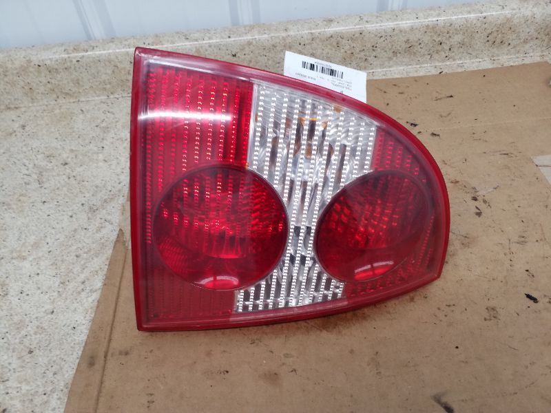 Driver Left Tail Light Excluding W8 Sedan Fits 01-05 PASSAT 196694