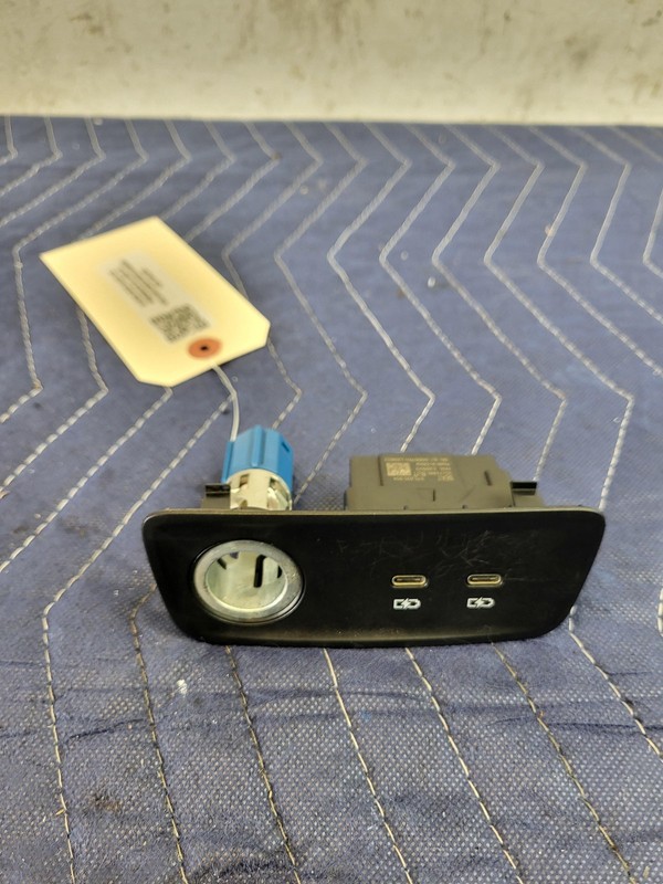 Used Oem Audi Center Console Rear End Dual USB Adapter for 2020-2025 Q3