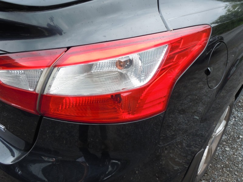 2012-2014 Ford Focus Sedan Quarter Panel Mounted Tail Light Passenger Right