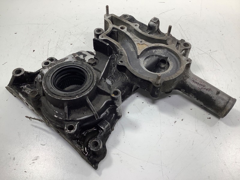 84-95 Toyota Pickup 2.4l Timing Belt Cover & Oil Pump Assembly 73350-S5D-305 OEM