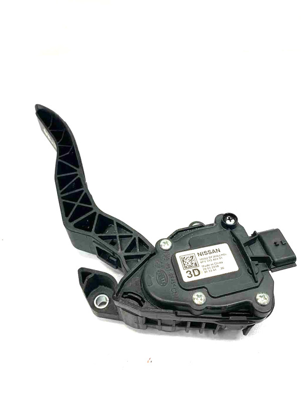 Nissan Rogue Sport accelerator pedal 2018 pedal assembly 2.0L OEM 18002DF30A