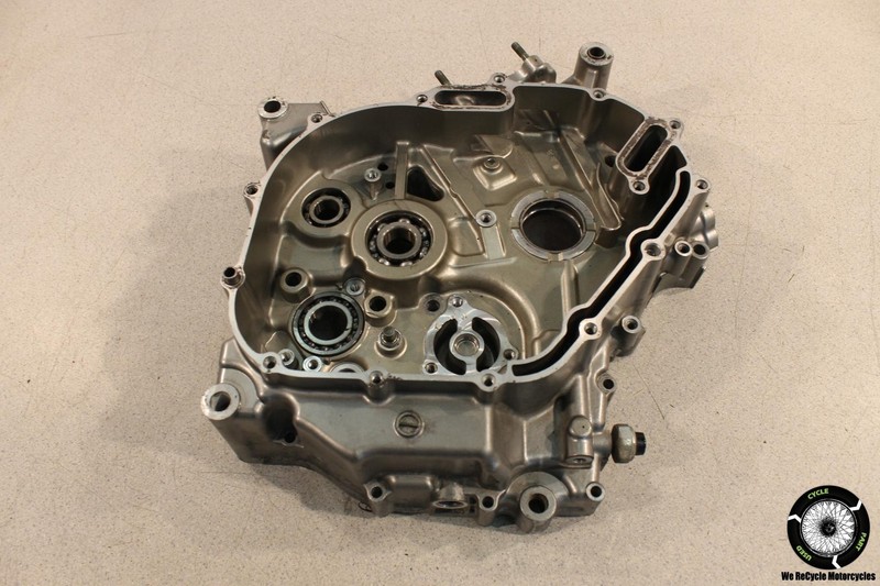 2000 Suzuki SV650 RIGHT ENGINE MOTOR CRANKCASE CRANK CASES BLOCK SV 650 00