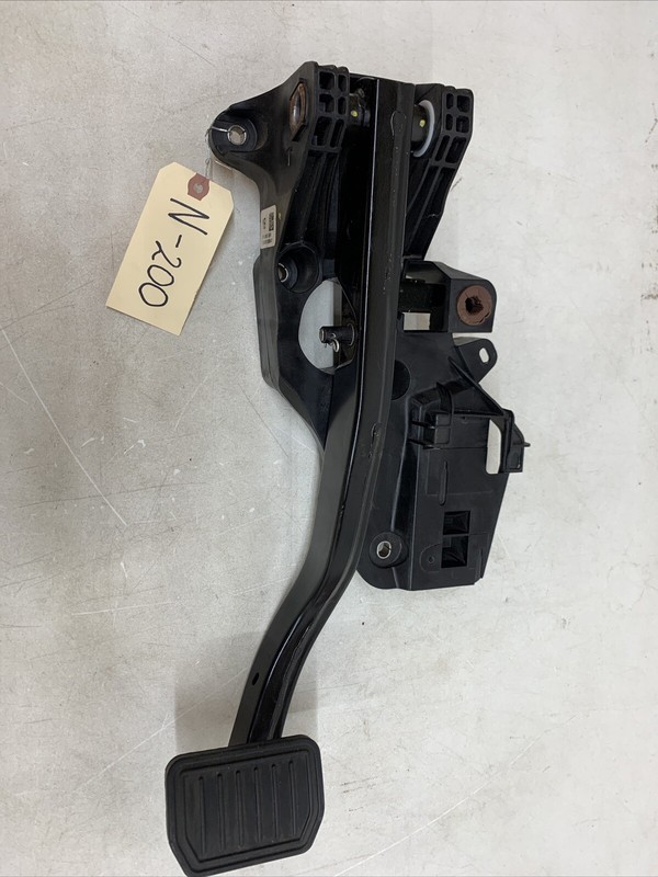 20-22 TESLA MODEL Y BRAKE STOP PEDAL 1188691-00-A 200 M9