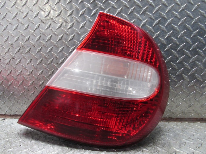 2002 2003 2004 TOYOTA CAMRY RIGHT REAR PASSENGER TAIL LAMP LIGHT