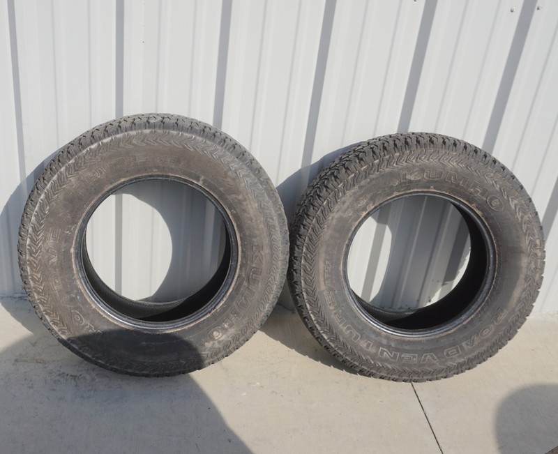 P275/70R17 Kumho Road Venture AT51 Takeoff 114 R Used 10/32 - PAIR
