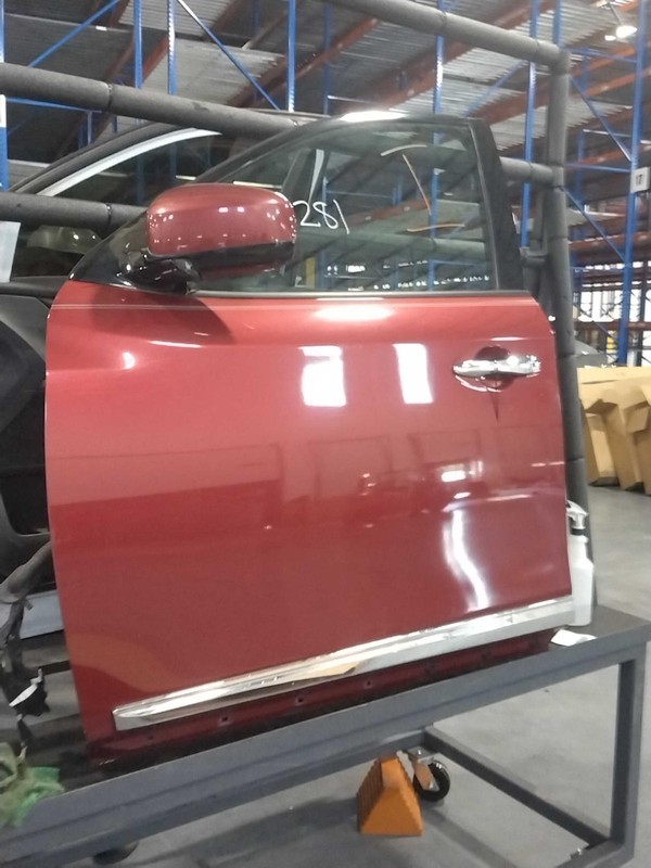 2014 Nissan Pathfinder Left Door Maroon OEM Used 118K Miles - No Chrome Molding