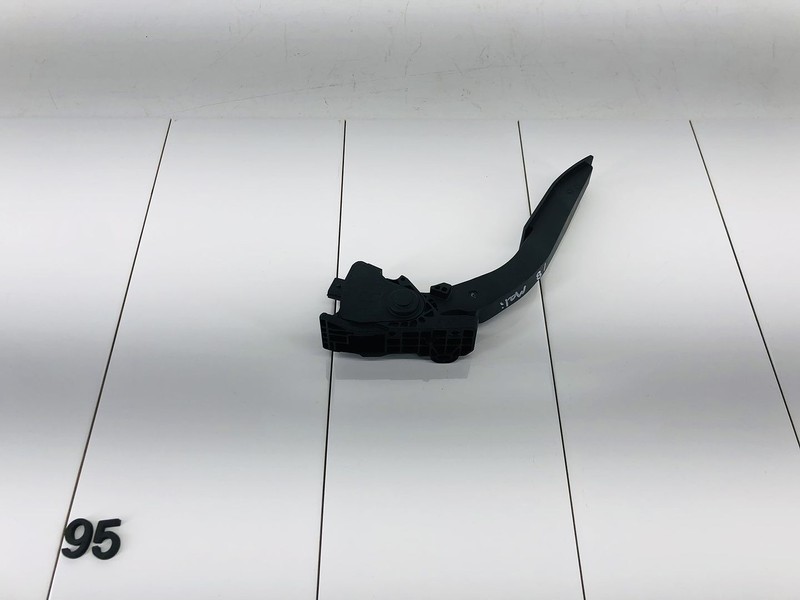 19-22 CHEVROLET MALIBU 1.5L L4 GASOLINE ENGINE MOTOR ACCELERATOR GAS PEDAL OEM
