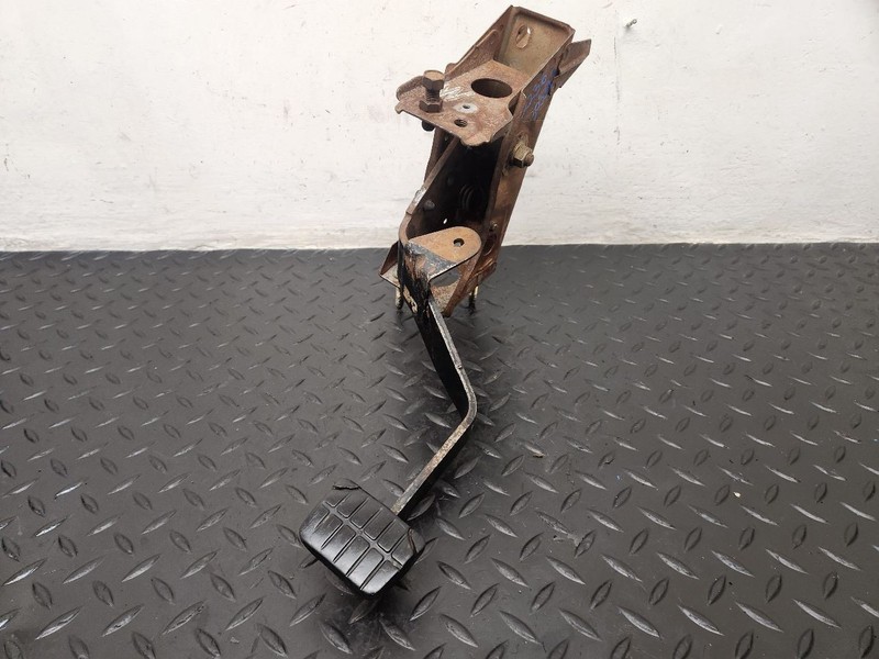 86-93 Nissan Hardbody Pickup M/T Clutch Pedal Assembly OEM 46540-01G21