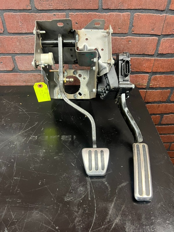 07-08 Saturn Sky Pontiac Solstice GXP OEM Manual Trans Brake & Gas Pedal Used