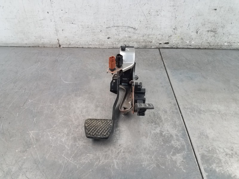 2014 Nissan Juke Nismo RS Accelerator / Brake Pedal Assembly #0361 V7