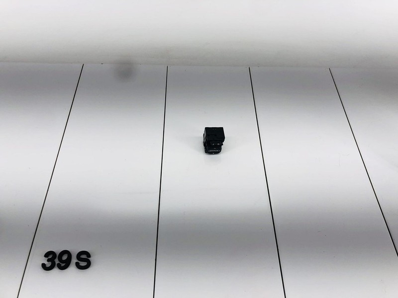 06-08 LEXUS RX400H FRONT LEFT DRIVER SIDE MIRROR ADJUST SWITCH BUTTON OEM