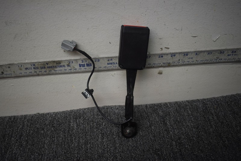 2017-2019 TESLA MODEL 3 FRONT SEATBELT BUCKLE FACTORY OEM