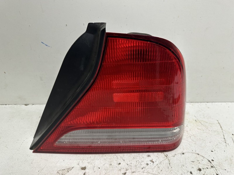2004-2006 Suzuki Verona Right Passenger Tail light Lamp Tailight Taillamp Oem