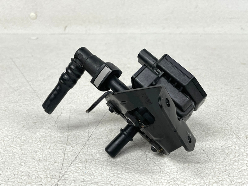 ⭐2024-2025 BUICK ENVISTA FUEL VAPOR CHARCOAL CANISTER PUMP BRACKET OEM LOT2674