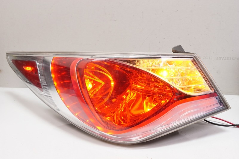 HYUNDAI SONATA HYBRID Left LH Tail Light Tail Lamp OEM 2011 - 2015