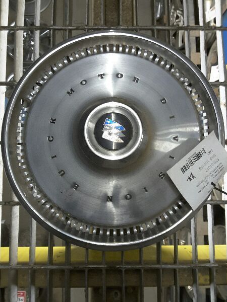 71 72 BUICK STATION WAGON WHEEL COVER MAG TYPE 92974
