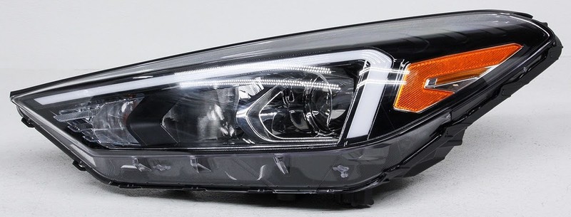 OEM Hyundai Tucson Left Driver Side Halogen Headlamp 92101-D3500 Lens Chipped