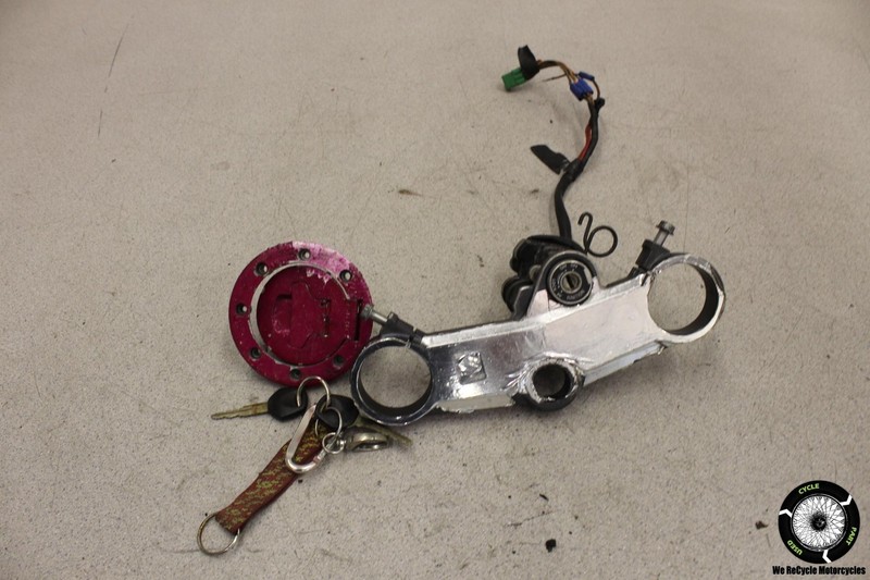 2000 Suzuki GSXR750 IGNITION LOCK KEY SET W/ GAS CAP GSXR 750 00