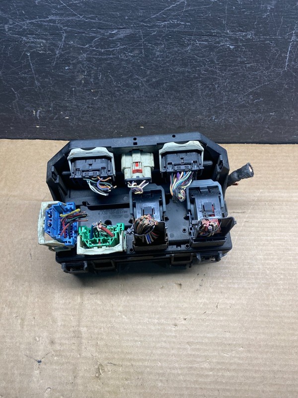 2011 2014 Dodge Durango Grand CherokeeFusebox Fuse Box Relay Module ad9801 DG