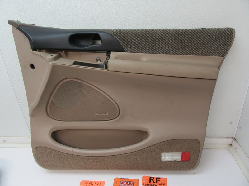 DOOR PANEL RIGHT FRONT R RH RF PASSENGER COVER ARM REST HANDLE 95 96 97 WINDSTAR