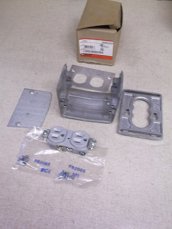 NEW Thomas & Betts Cast Iron Floor Box 600ISC *FREE SHIPPING*