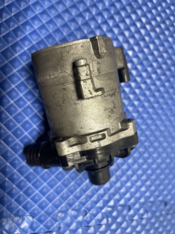 2010-2018 BMW 4.4L V8 AUXILIARY WATER PUMP COOLANT OEM 176697-11 F10