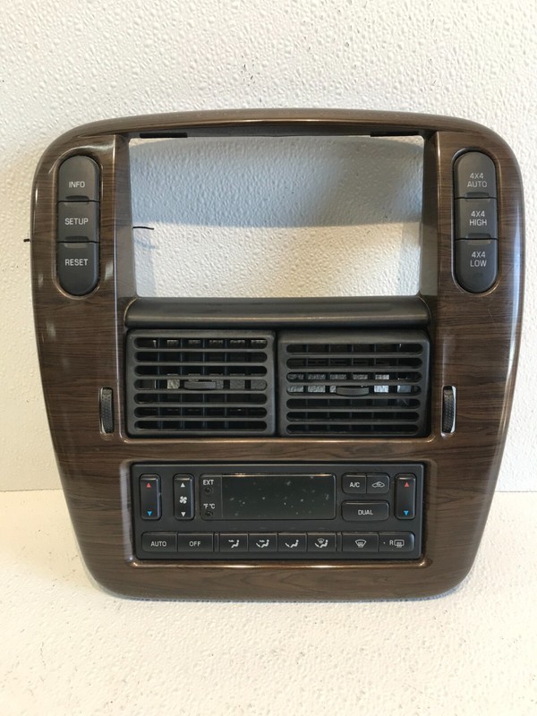 02-05 Explorer Mercury Mountaineer Radio Dash AC Control Climate Bezel 4x4