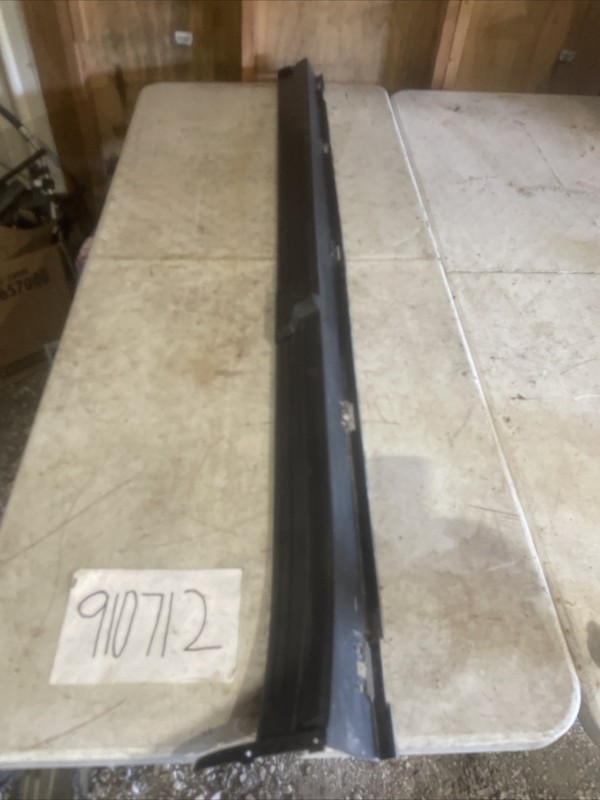 07 08 09 CADILLAC SRX RIGHT ROCKER PANEL SILL TRIM RUNNING BOARD MOLDING