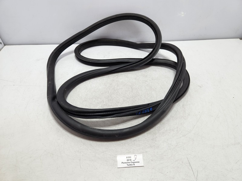 ✅11-18 OEM Porsche Cayenne 958 Front Left Driver Side Door Weather Strip Seal