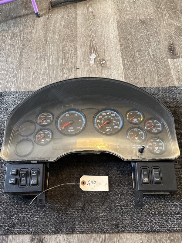 INTERNATIONAL INSTRUMENT CLUSTER P/N: 3868216C92