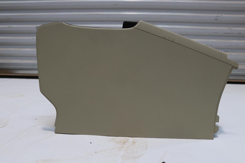 2014-2017 VOLVO XC60 3.2L FLOOR CENTER CONSOLE STORAGE OEM