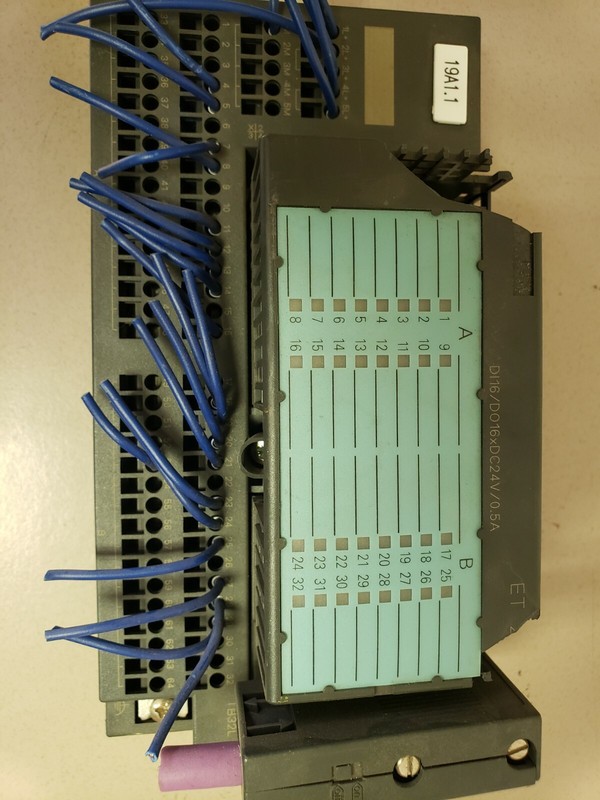 Siemens DI16/D016XDC24V/0.5A ET 200L *FREE SHIPPING* broken cover