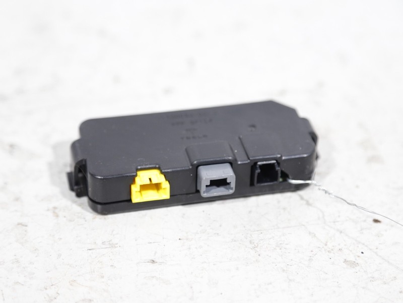 2017 - 2023TESLA MODEL 3 FRONT RIGHT PASSENGER SIDE CONTROL MODULE UNIT OEM